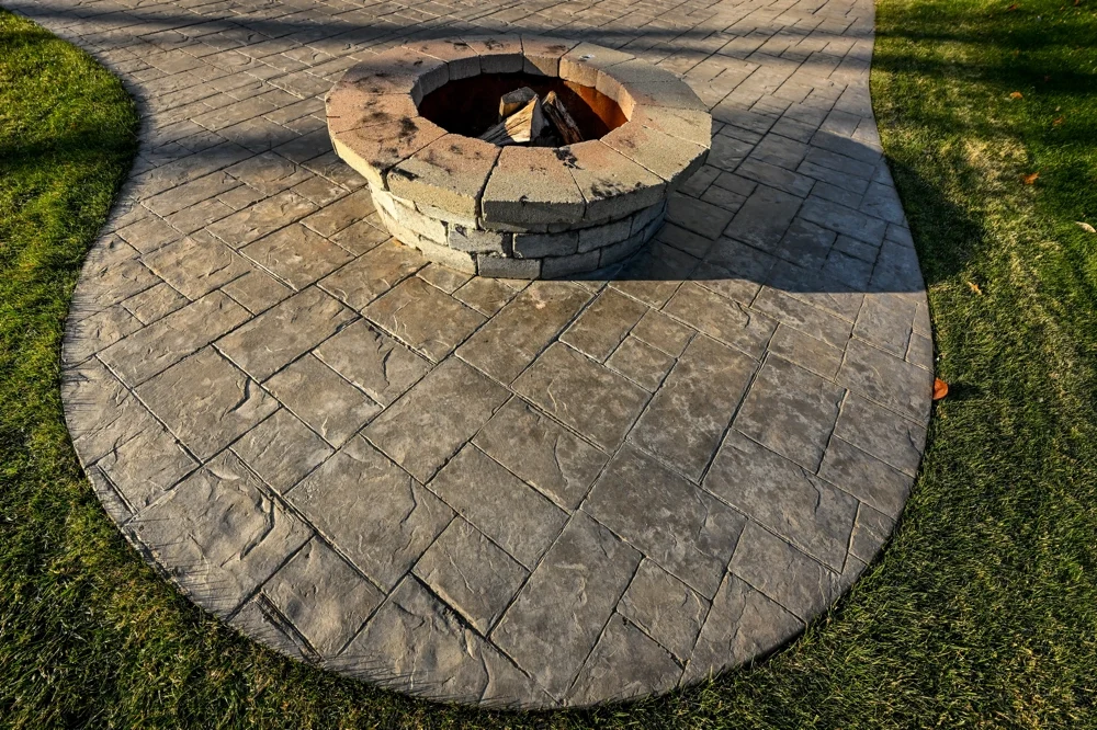 Residential fire pit